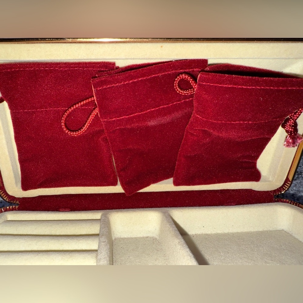Vintage red jewelry box - Picture 6 of 9